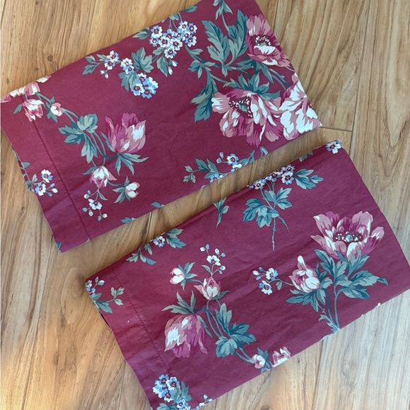 Ralph Lauren 100% Cotton Pillow Shams-2  Burgundy Standard SZ 22x28 in - Picture 2 of 4